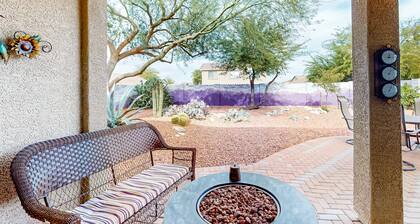 Desert retreat with enclosed yard, instruments, alfresco dining, grill, & W/D