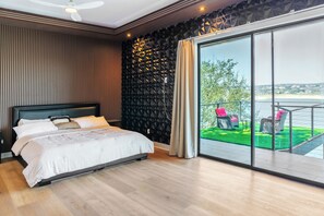 5 bedrooms, iron/ironing board, WiFi, bed sheets - Retreat at Lake Travis Austin/Water Front /Boating (Austin)
