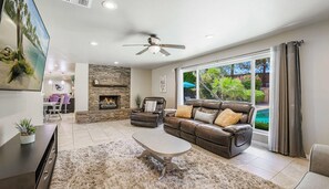 Smart TV - Dog-friendly home with private pool, hot tub, W/D, central AC & enclosed yard (Tempe)