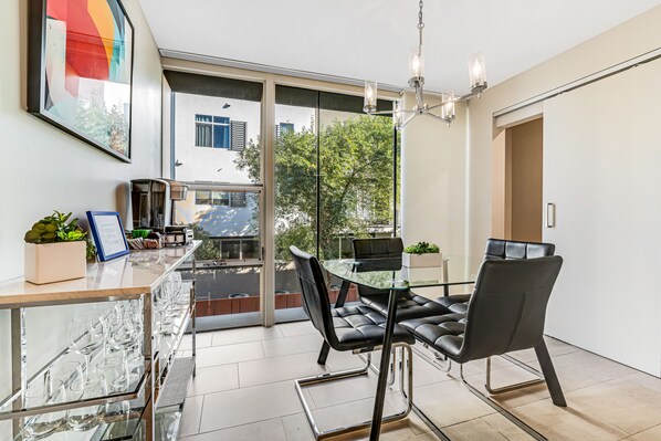 Dining - Dog-friendly townhouse with central AC and washer/dryer - snowbirds welcome (Scottsdale)