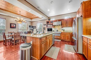 Fridge, microwave, oven, stovetop - Spacious lakefront home with deck  & W/D (Lakeside)