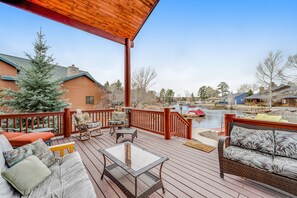 Terrace/patio - Spacious lakefront home with deck  & W/D (Lakeside)