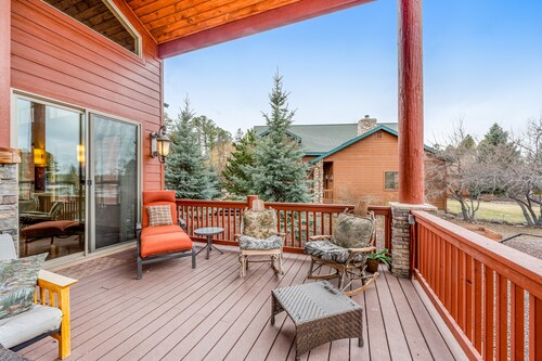 Spacious lakefront home with deck  & W/D
