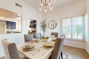 Dining - Classy Sommerset condo w/stunning views, pools & tennis courts, pickleball (Palm Desert)