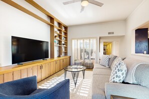 Smart TV - Classy Sommerset condo w/stunning views, pools & tennis courts, pickleball (Palm Desert)
