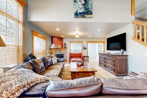 Smart TV, fireplace - Dog-friendly downtown home with patio, grill, fireplace, gym equipment, & W/D (Flagstaff)