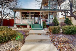 Exterior - Dog-friendly downtown home with patio, grill, fireplace, gym equipment, & W/D (Flagstaff)