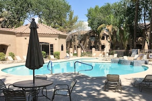 A heated pool - Breezy Desert Retreat Upscale N. Scottsdale Condo with Community Amenities (Scottsdale)