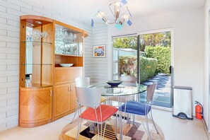 Dining - Entertain at this dog-friendly home w/ pool & hot tub, blocks from downtown (Palm Springs)