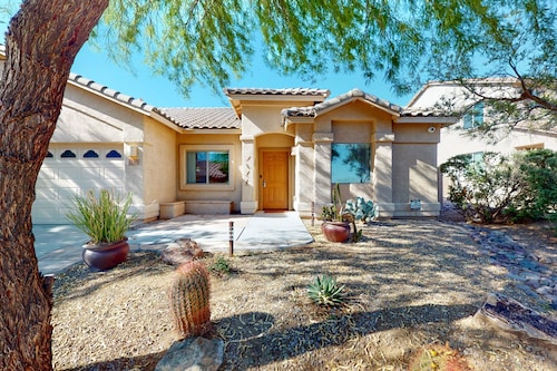 Home with private outdoor space, grill, central AC, & washer/dryer