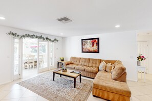 Smart TV - Gorgeous Palm Desert Oasis with Backyard Paradise, Pool, Spa & Private Casita (Palm Desert)