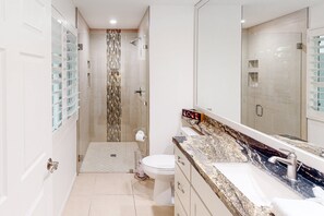 Shower, hair dryer, towels - Gorgeous Palm Desert Oasis with Backyard Paradise, Pool, Spa & Private Casita (Palm Desert)