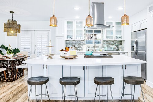 Stylish Dual-Suite Gem w/ Patio, Shared Pool, AC, Internet - 1 Block to El Paseo