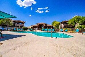 A heated pool - Sunny, dog-friendly condo with a heated pool, gym, grilling area, & golf nearby (Oro Valley)