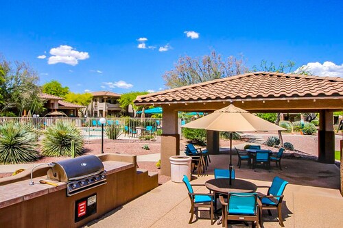Sunny, dog-friendly condo with a heated pool, gym, grilling area, & golf nearby