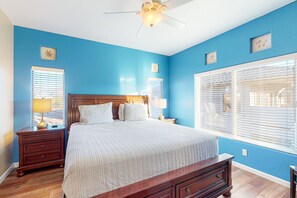 2 bedrooms, iron/ironing board, free WiFi, bed sheets - Sunny, dog-friendly condo with a heated pool, gym, grilling area, & golf nearby (Oro Valley)