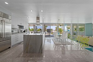 Coffee/tea maker, fridge, microwave, oven - Modern Home w/Gorgeous Backyard, Pool, Hot Tub & Mountain Views - Dogs ok (Palm Desert)
