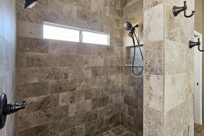 Shower, hair dryer, towels - Wonderful desert retreat near hiking with private pool, fast WiFi & gas grill (Oro Valley)