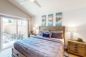 3 bedrooms, iron/ironing board, travel cot, free WiFi - Relaxing desert retreat with golf, gas grill, and pool (Indio)