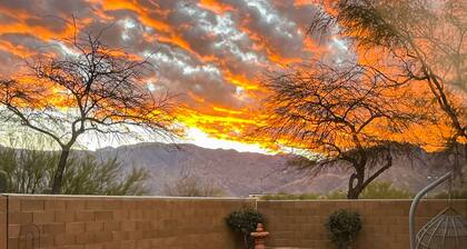 Dog-friendly desert home with mountain views, enclosed yard, grill, W/D, and AC