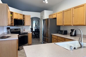 Private kitchen - Dog-friendly desert home with mountain views, enclosed yard, grill, W/D, and AC (Oro Valley)