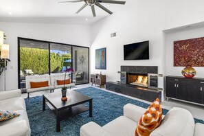 Smart TV, fireplace, DVD player - Convenient & well-equipped condo at Sundance Resort w/private pool & spa (Palm Springs)