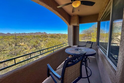 2nd-floor condo with sunset, mtn, & valley views, hot tub, pool, gym, balcony