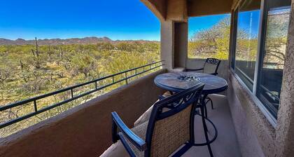 2nd-floor condo with sunset, mtn, & valley views, hot tub, pool, gym, balcony