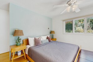 3 makuuhuonetta, silitysrauta/-lauta, ilmainen Wi-Fi, vuodevaatteet