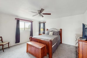 2 bedrooms, desk, iron/ironing board, free WiFi