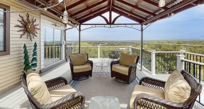 Dog-friendly home with valley views, balcony, grill, streaming, washer/dryer, AC