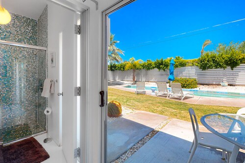 Elegant Wexler home with private outdoor pool & spa - 2 dogs welcome