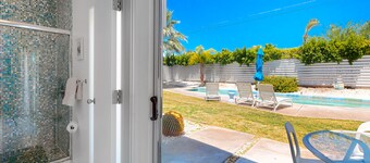 Elegant Wexler home with private outdoor pool & spa - 2 dogs welcome