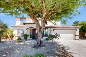 Exterior - Beautiful house with private pool, pool table and outdoor firepit (Indio)