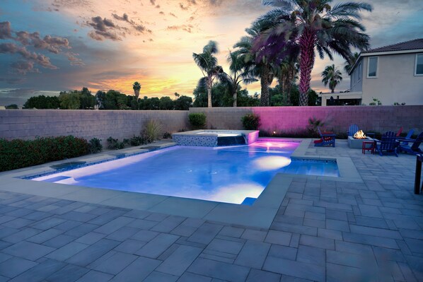 A heated pool - Beautiful house with private pool, pool table and outdoor firepit (Indio)