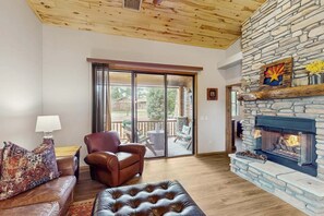 Smart TV, fireplace