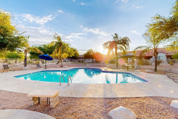 Pool - Tucson National #8689 | Townhouse in Tucson with pool, golf, hot tub, & W/D (Tucson)