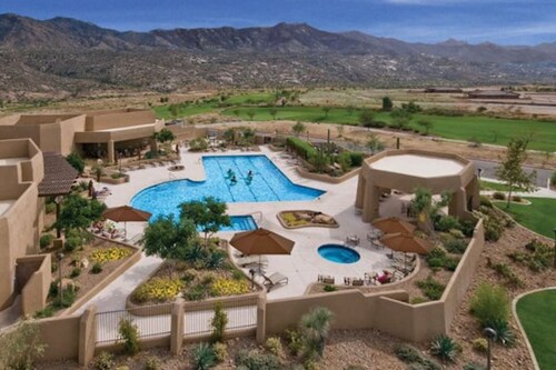 55+ Resort Home - Shared Pool & Hot Tub - WiFi, AC, Snowbird-Friendly, Dogs OK