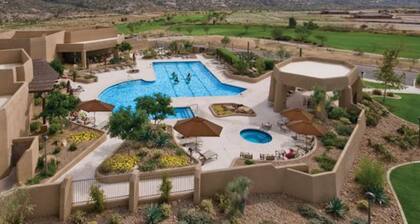 55+ Resort Home - Shared Pool & Hot Tub - WiFi, AC, Snowbird-Friendly, Dogs OK