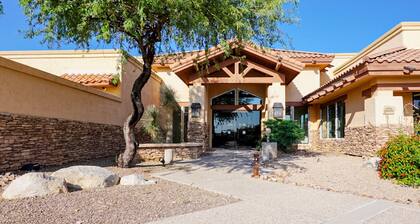 55+ Resort Home - Shared Pool & Hot Tub - WiFi, AC, Snowbird-Friendly, Dogs OK
