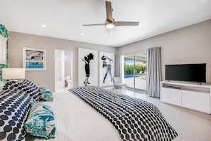 3 bedrooms, desk, iron/ironing board, free WiFi - Mid-century modern home with private pool, spa, grill & mountain views (Palm Springs)