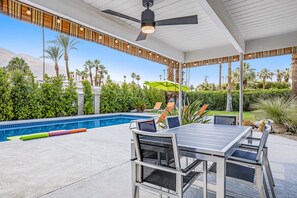 Outdoor dining - Mid-century modern home with private pool, spa, grill & mountain views (Palm Springs)
