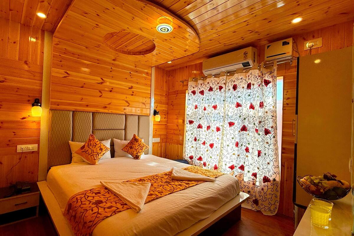 Kamar Double Keluarga, balkon, pemandangan gunung | Ruang kerja ramah laptop, setrika/meja setrika, dan Wi-Fi gratis