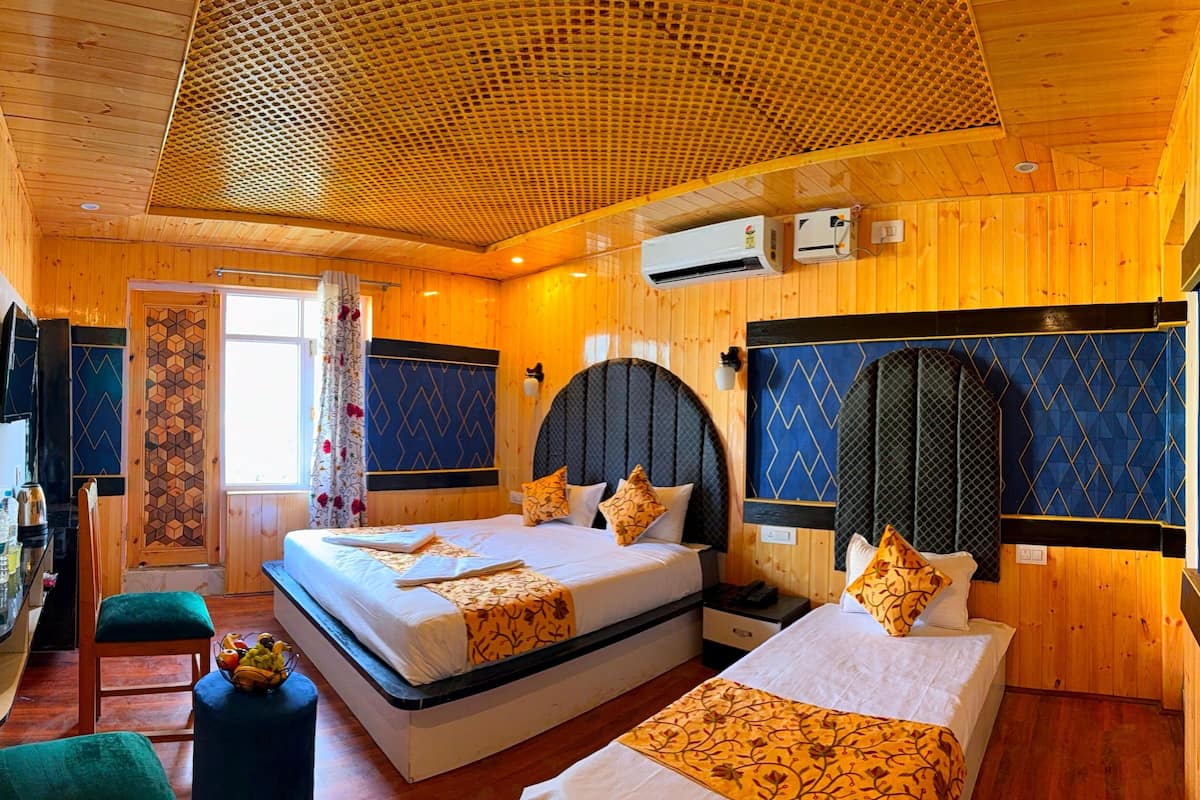 Deluxe Double Room, Air conditioning, Mountain View