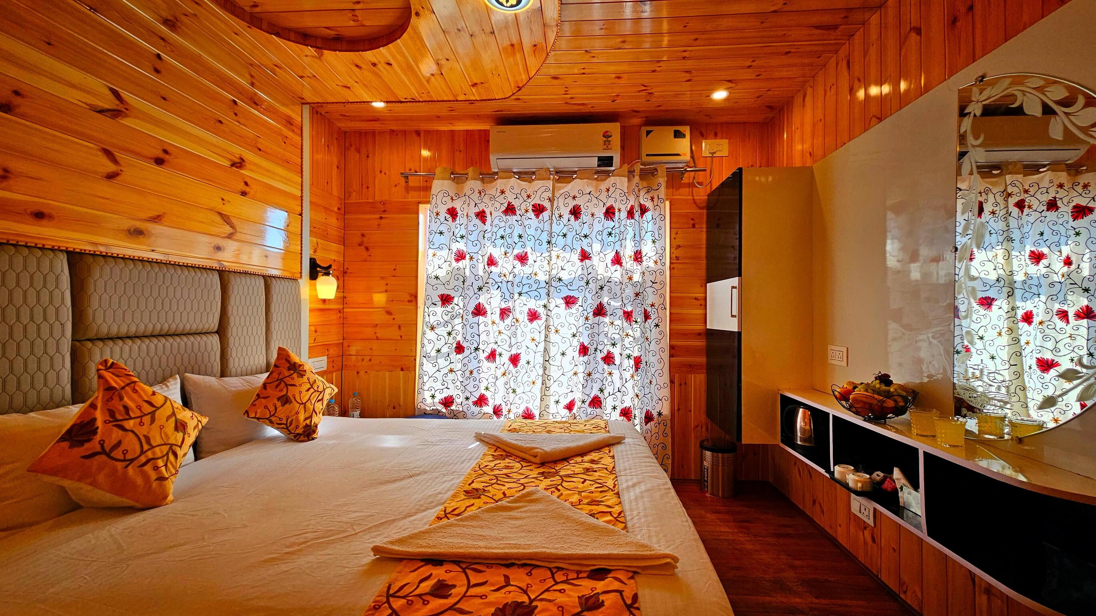 Family Double Room, Balcony, Mountain View