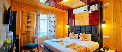 Family Double Room, Balcony, Mountain View | Laptop workspace, iron/ironing board, free WiFi