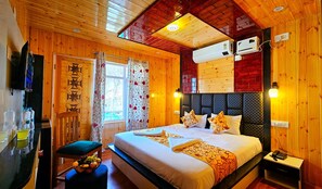 Family Double Room, Balcony, Mountain View - Poets inn (Pahalgam)