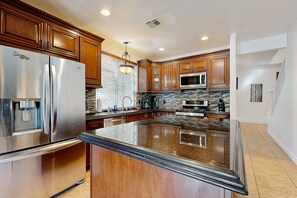 Fridge, microwave, oven, stovetop - Beautiful home with private pool, outdoor kitchen & enclosed yard (Indio)