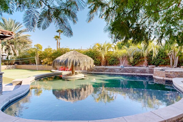 A heated pool - Beautiful home with private pool, outdoor kitchen & enclosed yard (Indio)