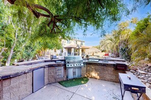 Terrace/patio - Beautiful home with private pool, outdoor kitchen & enclosed yard (Indio)